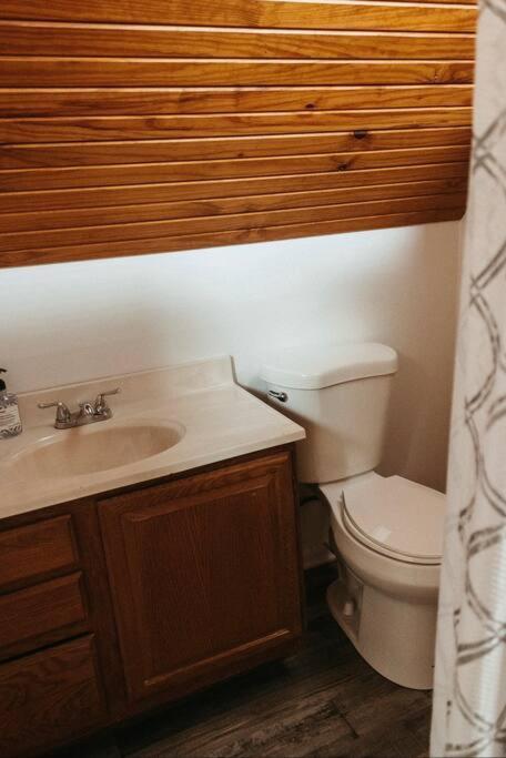 Bluebird Cottage, Walking Distance To Fairgrounds Хътчинсън Екстериор снимка