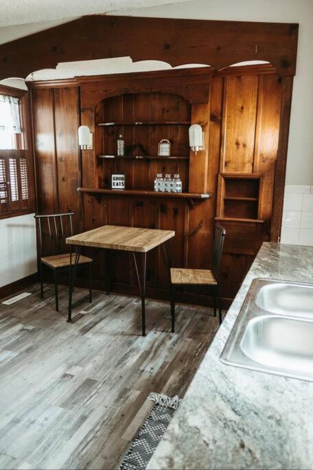 Bluebird Cottage, Walking Distance To Fairgrounds Хътчинсън Екстериор снимка