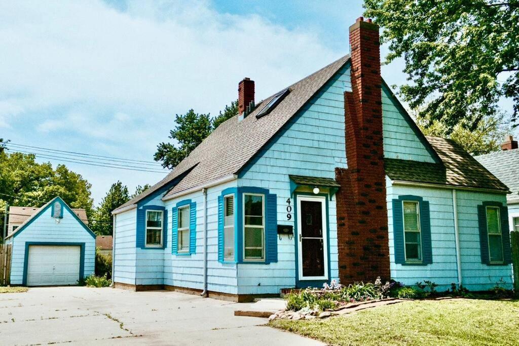 Bluebird Cottage, Walking Distance To Fairgrounds Хътчинсън Екстериор снимка