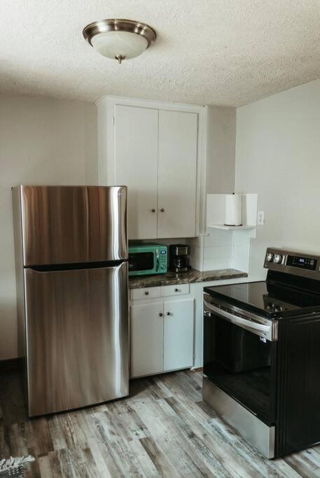 Bluebird Cottage, Walking Distance To Fairgrounds Хътчинсън Екстериор снимка