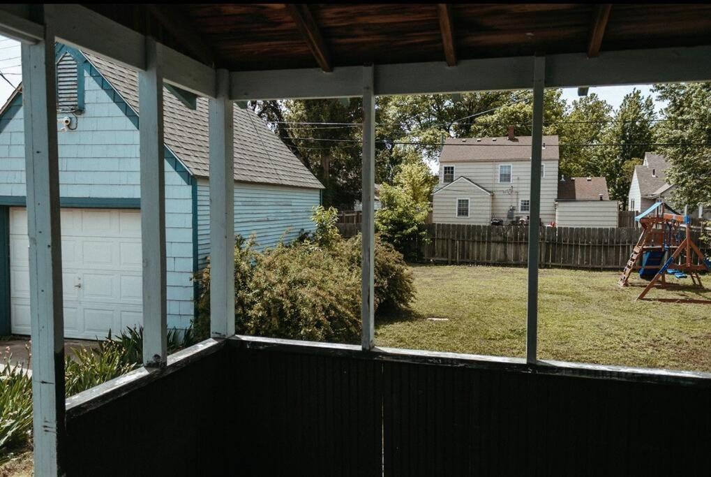 Bluebird Cottage, Walking Distance To Fairgrounds Хътчинсън Екстериор снимка