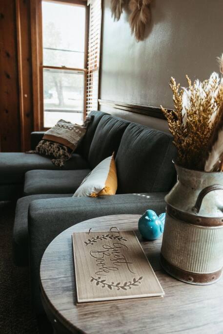 Bluebird Cottage, Walking Distance To Fairgrounds Хътчинсън Екстериор снимка